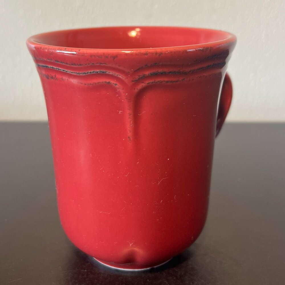 TODD ENGLISH Gourmet Tuscan Merlot Mug with Embossed Antiqued Scalloped Design - Picture 3 of 9